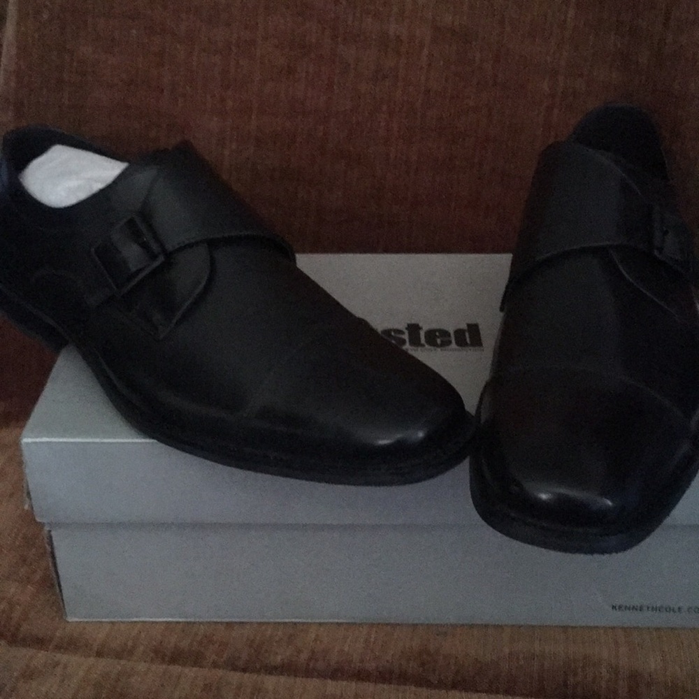 Black dress shoes